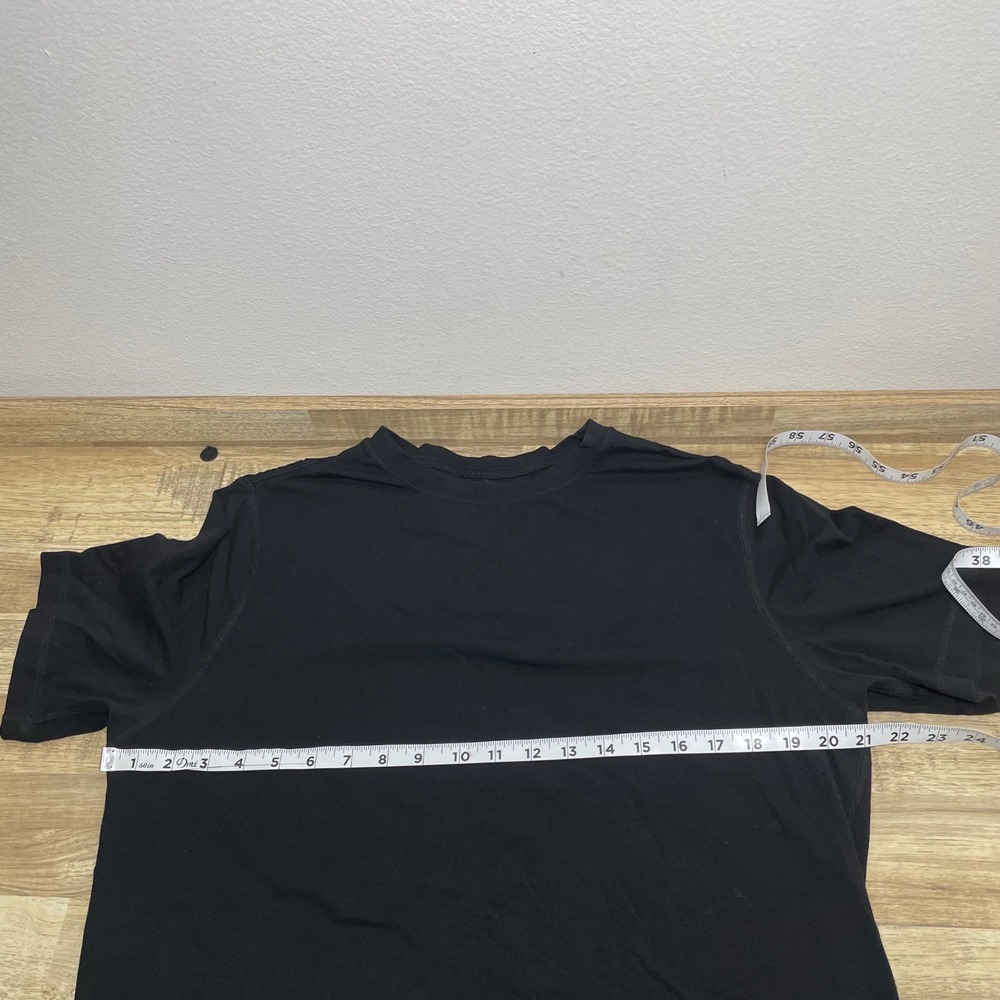 Vuori Mens Strato Tech Tee Performance Crew Neck Short Sleeve T-Shirt Black - Picture 5 of 7